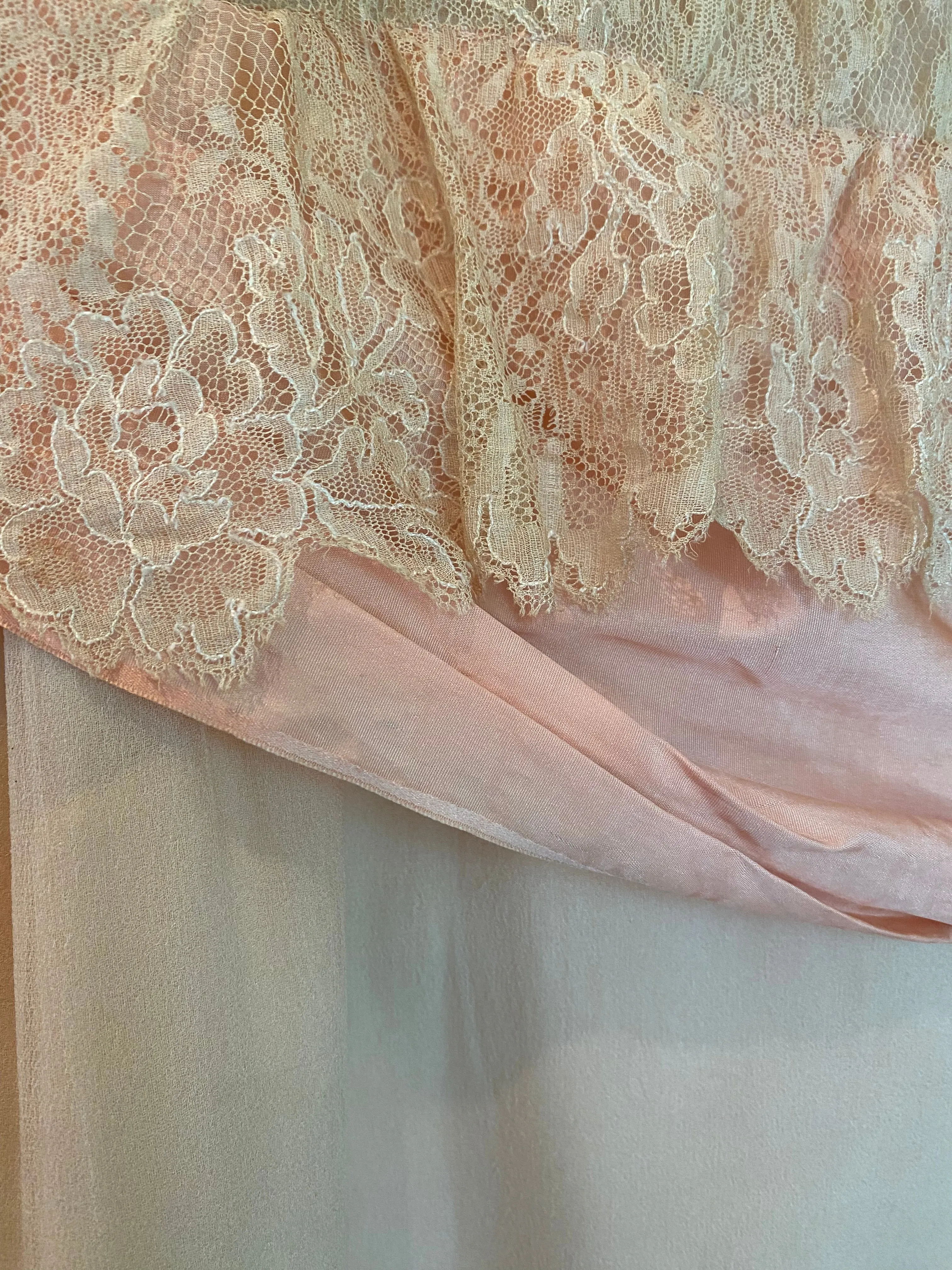 1920's Peach Silk Chiffon Flapper Dress With Antique Lace / Medium