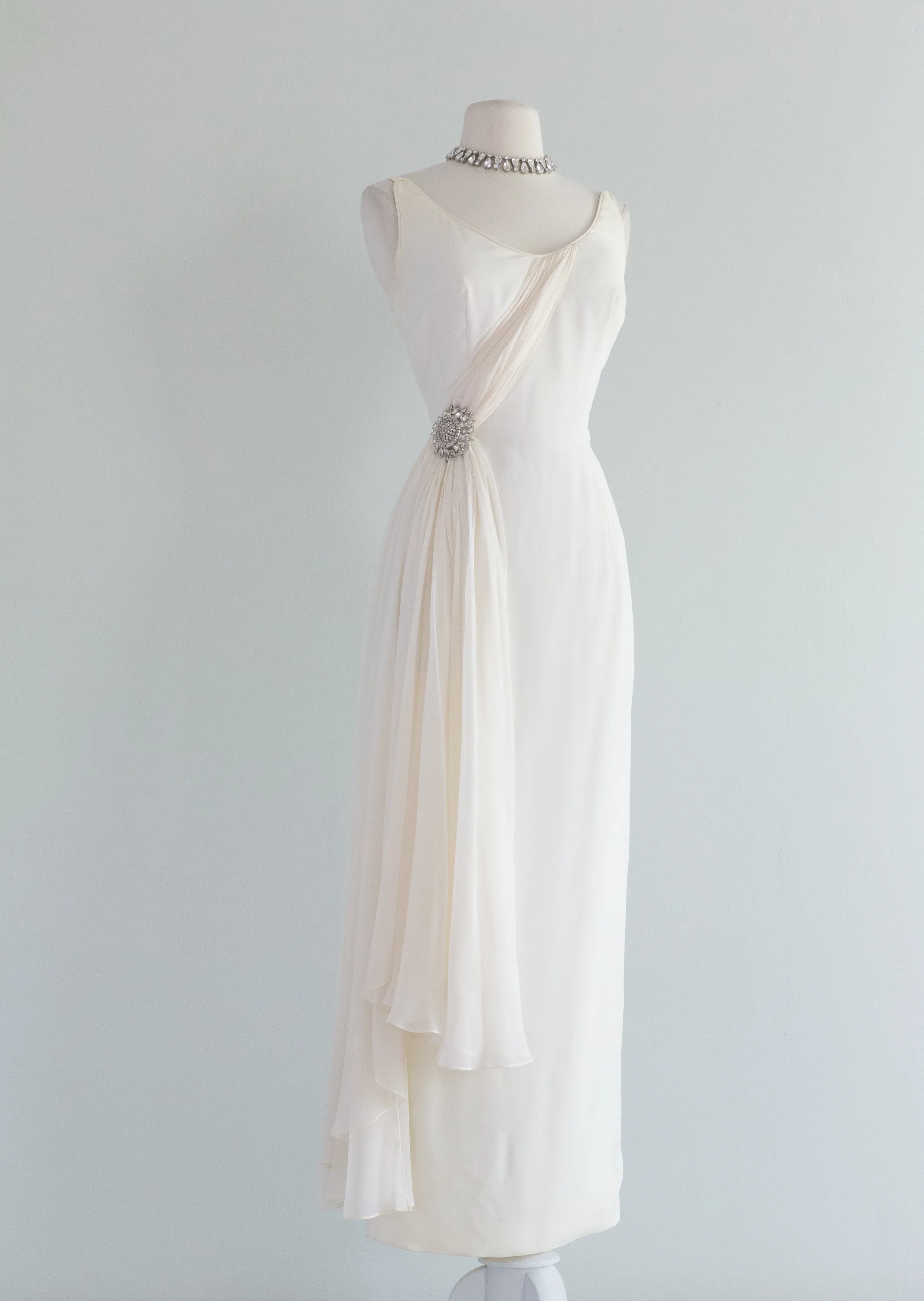 1950's Hollywood Glamour Gown in Ivory With Chiffon Sash / Waist 28"