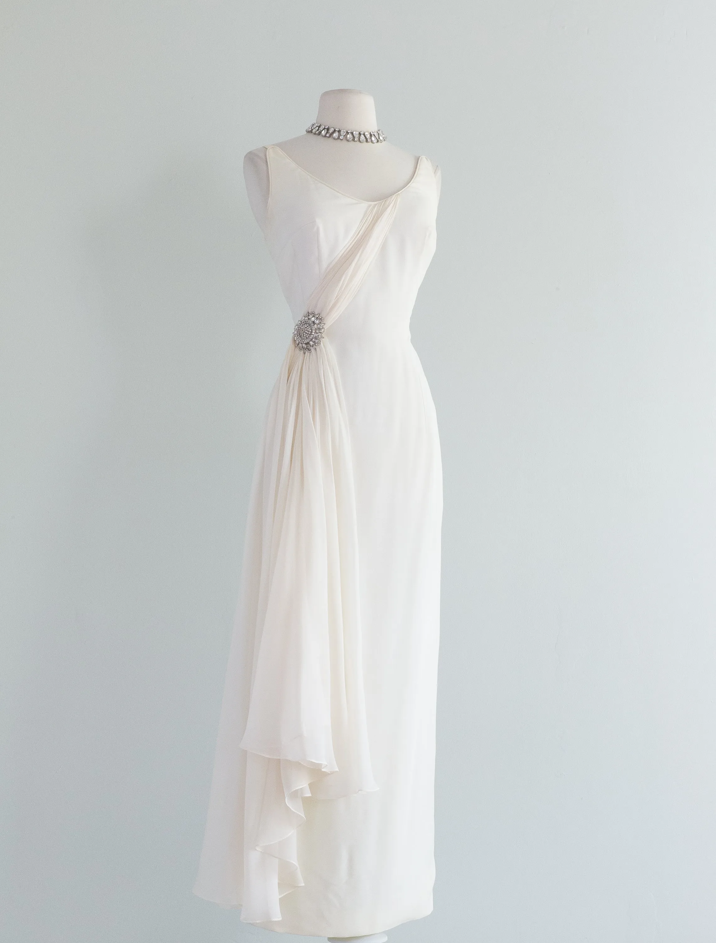 1950's Hollywood Glamour Gown in Ivory With Chiffon Sash / Waist 28"