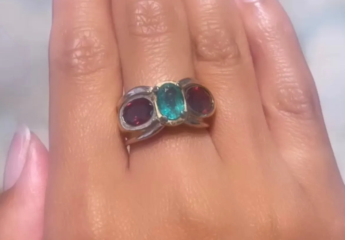 Emerald and garnet ring in 18 carat gold