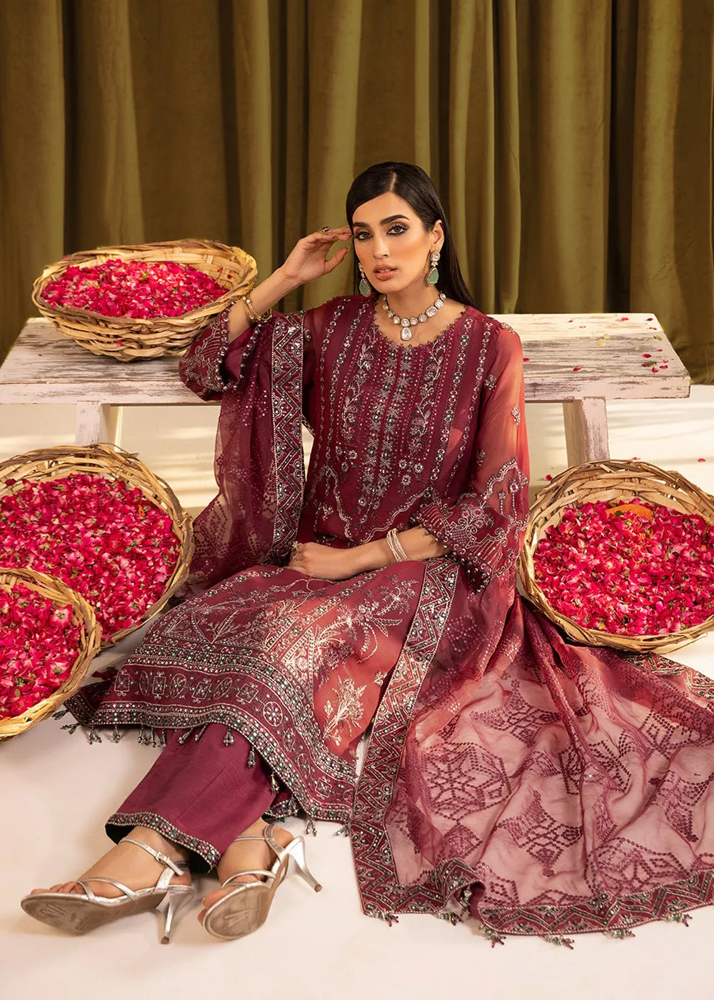 Mehfil E Uroos Luxury Formals 23 by Alizeh | V16D04 - Famya